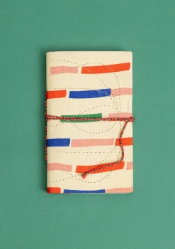 Anteckningsbok "Divya" i tygbeklätt papper-Gudrun Sjödén Hot