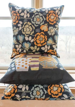 Tryckt kuddfodral "Wild rose" i lin/bomull-Gudrun Sjödén Clearance